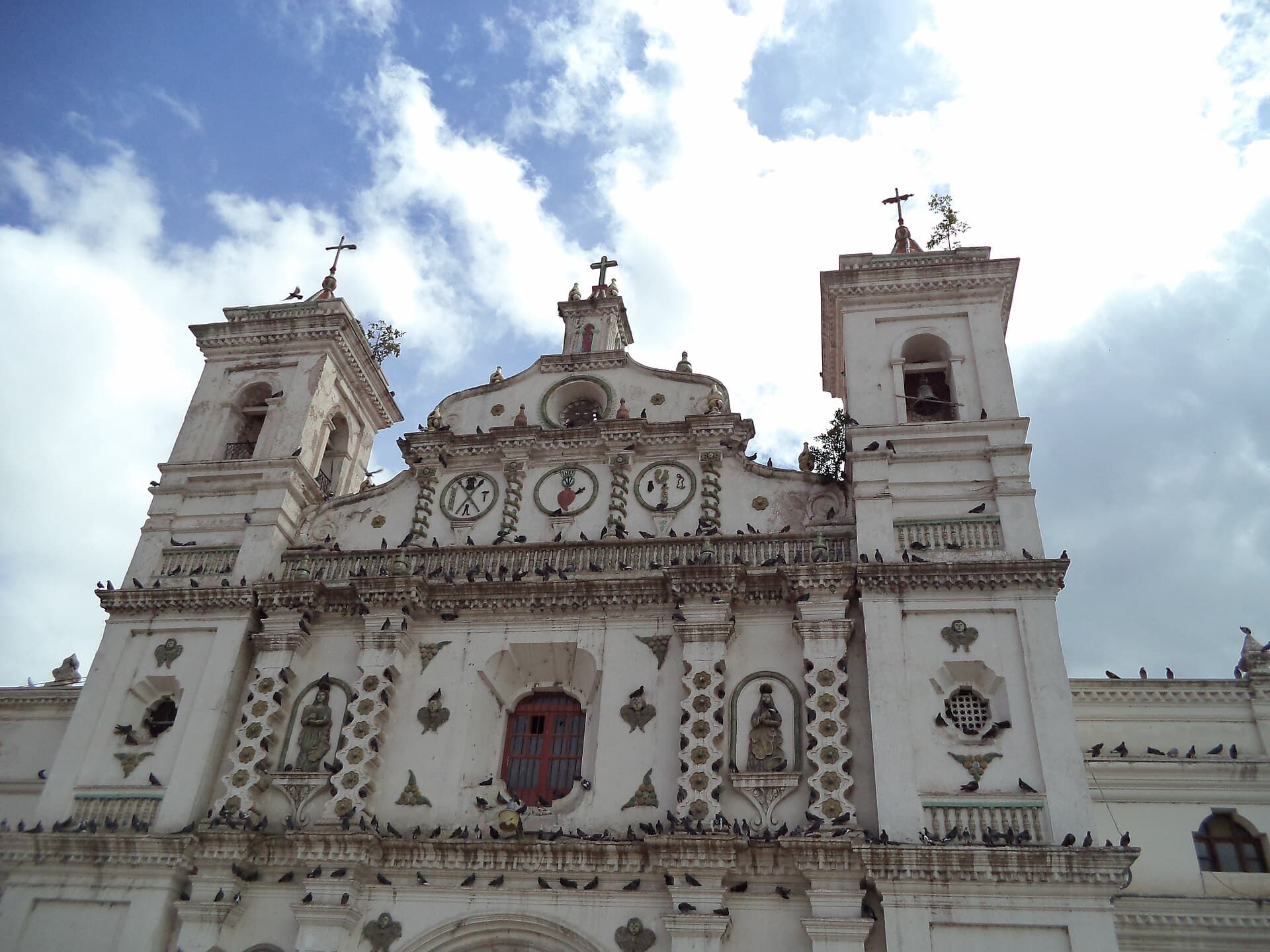 La Iglesia Los Dolores vista desde la plaza